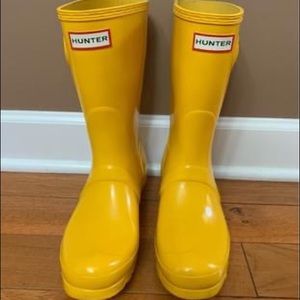 YELLOW HUNTER BOOTS